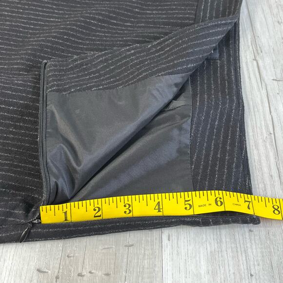 Banana Republic Wool Blend Black w/ Gray Pinstripe Short Pencil Skirt 10 - Picture 11 of 12